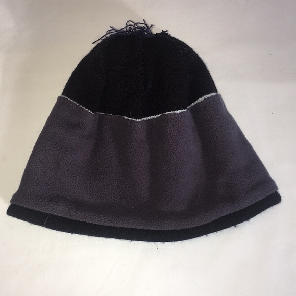 3/$20 NFL Team Apparel Raiders Beanie - Picture 4 of 5